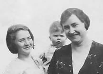 Merle Robert Evans with his Aunts Edna Norene (Wilson) Goodridge and Mabel Estelle Wilson